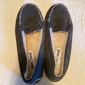 BRAND NEW NEVER WORN Minnetonka slippers. Size 9